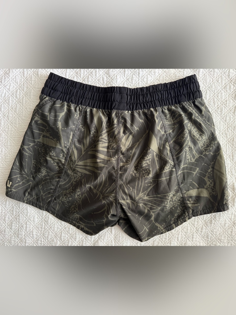 Vuori Clementine shorts. Women’s Sz S - Picture 2 of 5